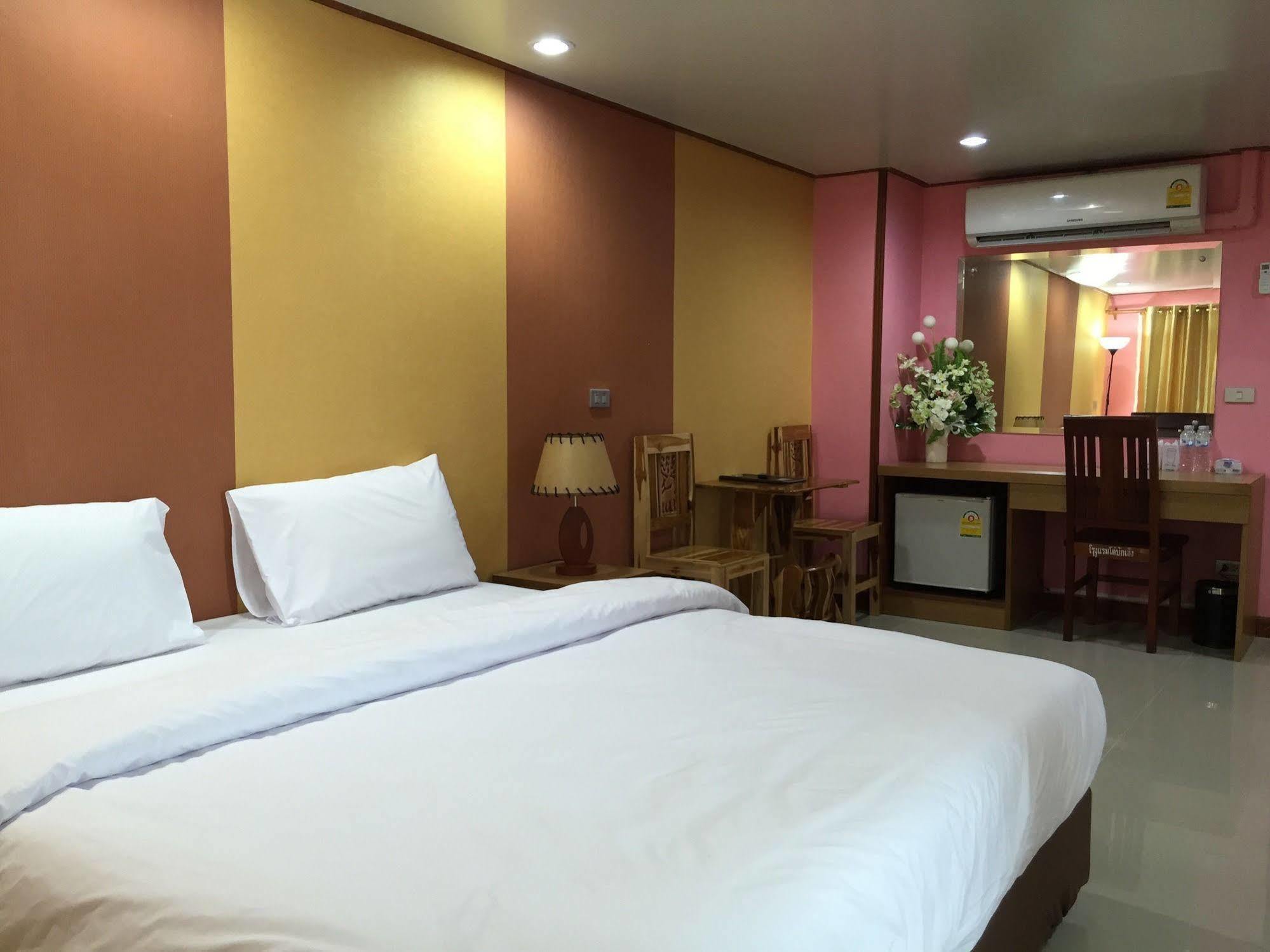 Toh Buk Seng Ayutthaya Hotel Exterior photo