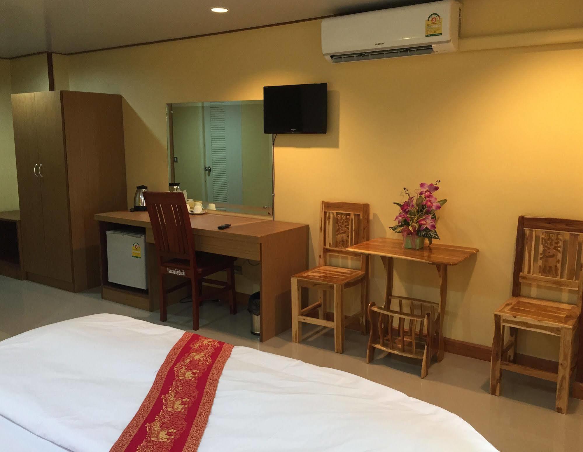 Toh Buk Seng Ayutthaya Hotel Exterior photo